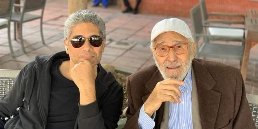 المستشفى منع وجودنا.. نجل عبد الرحمن أبو زهرة يستغيث بعد وضع والده على أجهزة التنفس