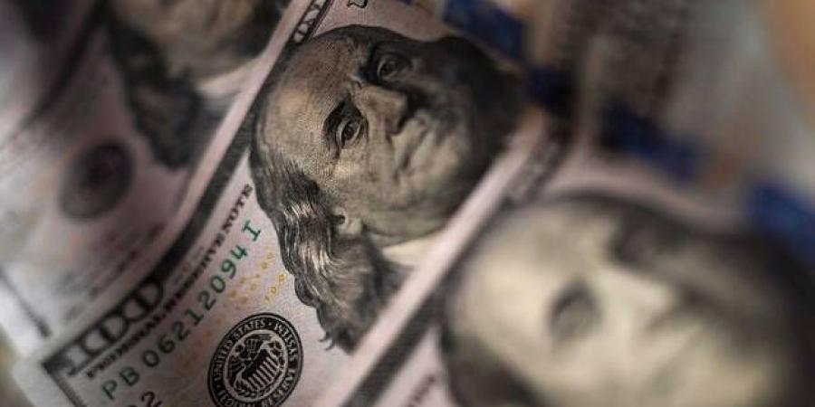 تراجع الدولار الأمريكي مع ترقب الأسواق الهدنة الهشة