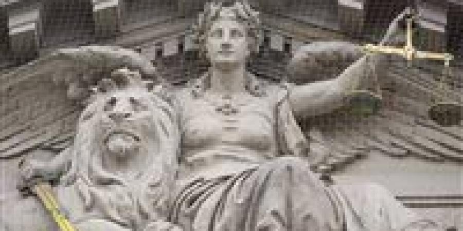 أطروحة دكتوراه تتحول لبيان «إرهابي».. كيف أطاح «خامنئي» بمستقبل طالب إيراني في فرنسا؟