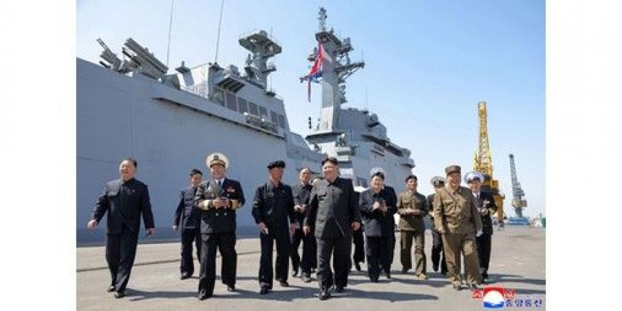 الزعيم الكوري الشمالي كيم جونغ أون يشرف على تجارب لصواريخ كروز وأخرى مضادة للسفن الحربية