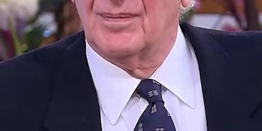 كان بيصوت ويقول ابني مات.. لحظات صعبة عاشها محمد عبد الوهاب بعد وفاة عبد الحليم