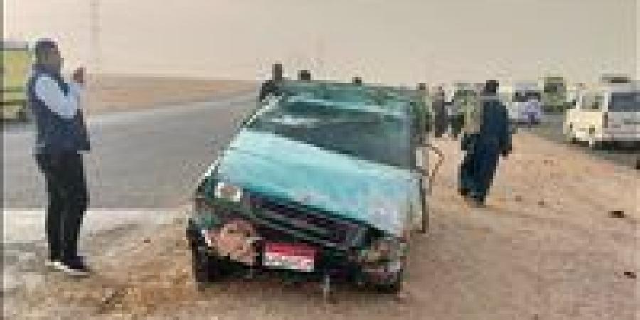 إصابة 15 عاملا في انقلاب سيارة ربع نقل بالطريق الصحراوى الغربى بأسوان