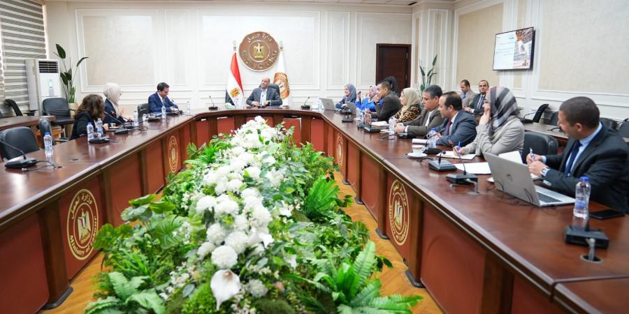 وزير العمل يلتقي وفد مبادرة "الاستثمار من أجل التوظيف"