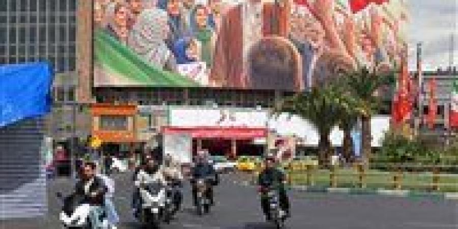 الكعكه الصفراء.. قصة اليورانيوم الذي كلف طهران جنرالاتها وملياراتها