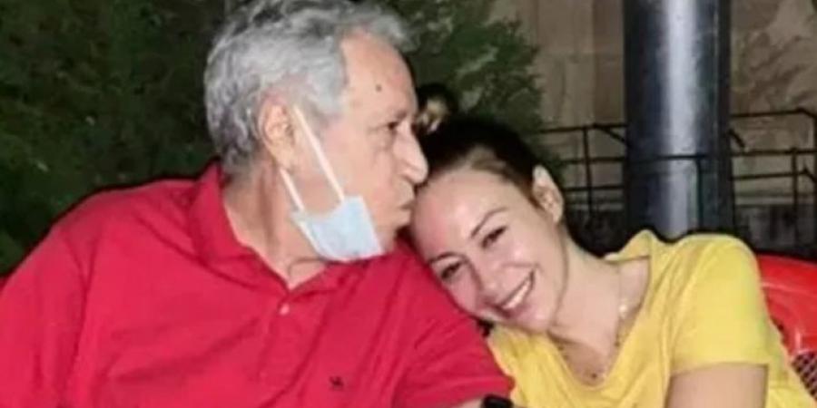 اليوم.. منة شلبي تستقبل عزاء والدها بمسجد المشيري طنطاوي