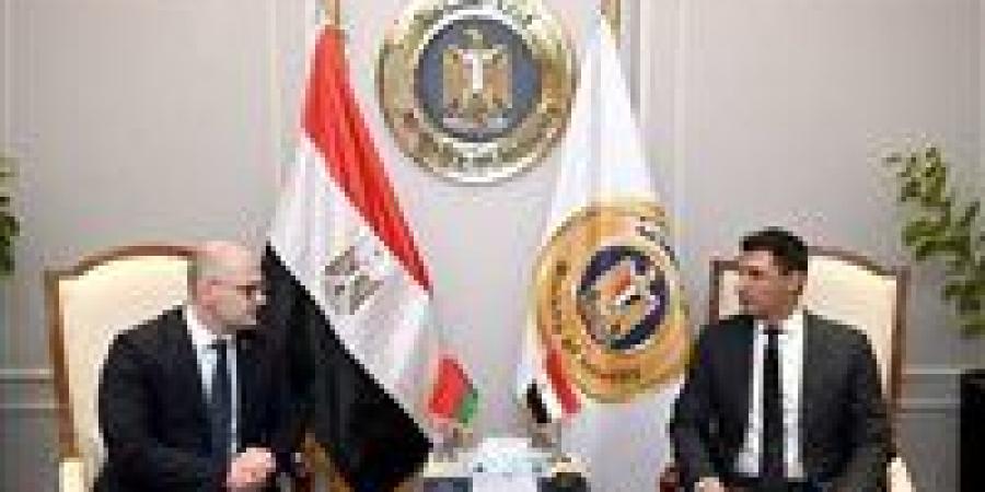 وزير الصناعة يبحث مع سفير بيلاروسيا بالقاهرة سبل تعزيز التعاون الاقتصادي