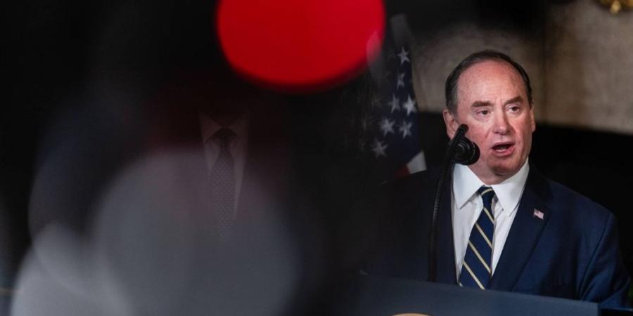 «صدام الجنرالات».. كيف أطاح المشاغب هيجسيث بوزير البحرية الأمريكي؟