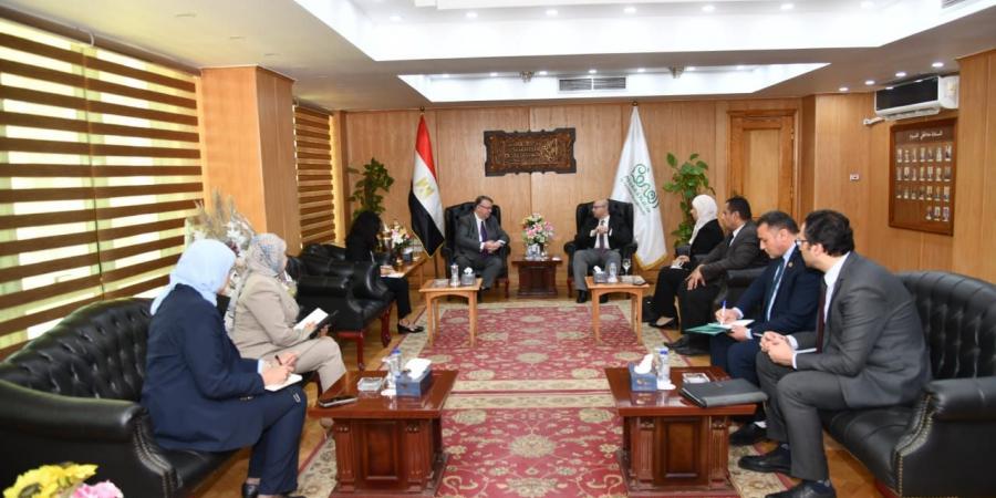 محافظ الفيوم يناقش آليات مجابهة عمل الأطفال والتمكين الاقتصادي لأسرهم