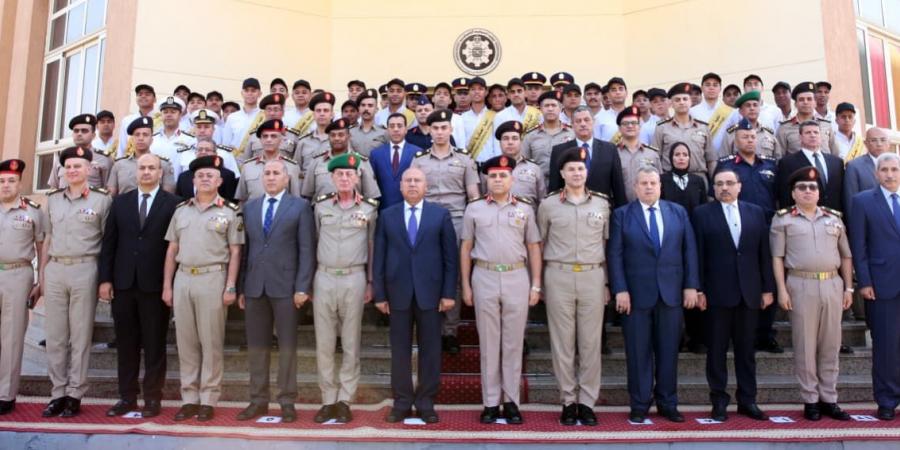 الأكاديمية العسكرية تنظم مراسم الاحتفال بتخرج دورات تدريبية للمرشحين للعمل بوزارة النقل