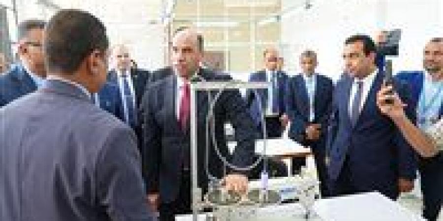وزير العمل ومحافظ قنا يتفقدان مركز تدريب قفط: ويؤكد "قلعة تدريبية" تضم 22 ورشة وتخدم شباب الصعيد"