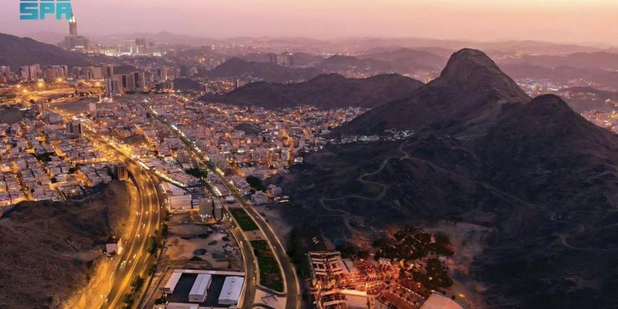 الضوء في مكة المكرمة.. مشهد حضاري وروحي يعكس تطور الخدمات لضيوف الرحمن