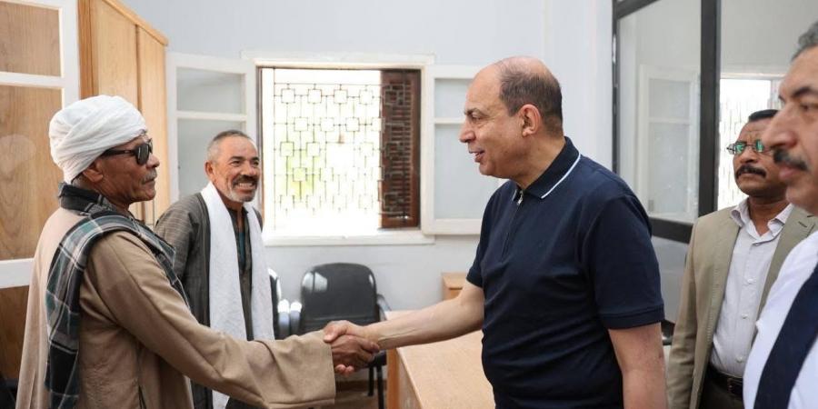 محافظ المنيا يتفقد المجمع الزراعي والوحدة البيطرية بقرية تل بني عمران ويرصد 700 حيازة زراعية وهمية بديرمواس وإحالة متورطين للتحقيق