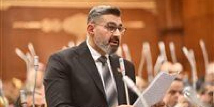 النائب ياسر جلال يتقدم بطلب بشأن تعطيل العرض المسرحي "الدحديرة" ويطالب بحماية الإبداع داخل الجامعات