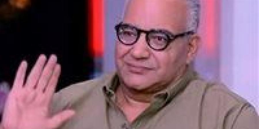 إلزام بيومي فؤاد بسداد نفقة ومسكن وحضانة طفله لطليقته.. والمحكمة تحسم النزاع