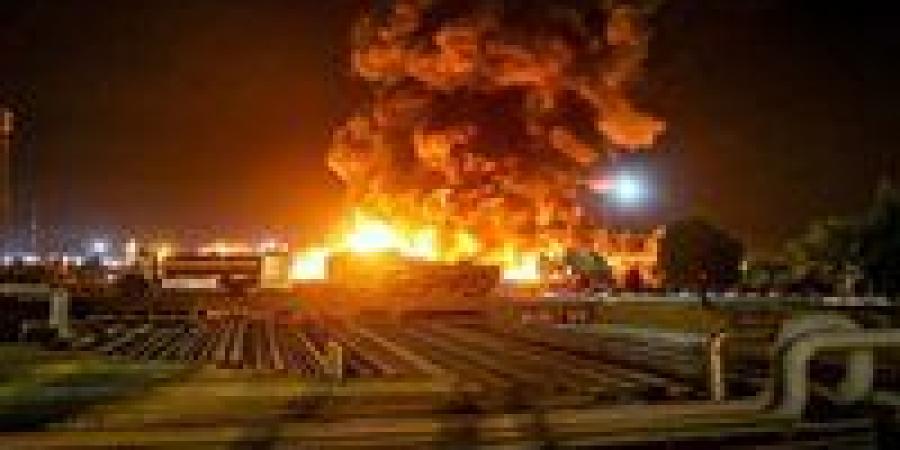 عاجل|الجيش الإسرائيلي يعلن قصف مجمع بتروكيماويات في بندر ماهشهر بإيران