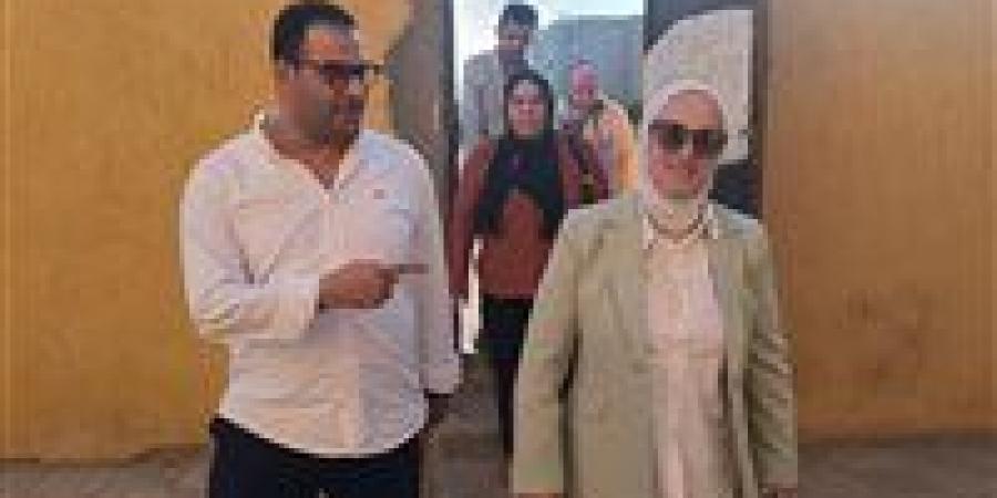 متابعة ميدانية لأعمال تقدير الدرجات بالقاهرة.. مدير التعليم تتفقد كنترولات الشروق