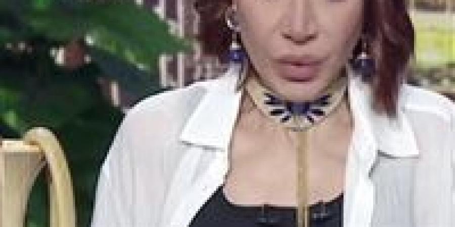 "الطماطم والبيض رخصوا ياجدعان".. بسمة وهبة تحتفل على الهواء بطبق شكشوكة
