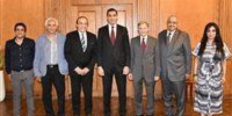 وزير الشباب والرياضة يتابع استعدادات كأس العالم للدارتس 2027