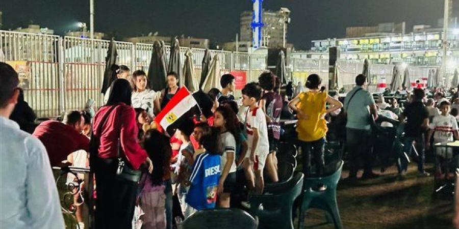 احتشاد العائلات بنادي الزمالك لمشاهدة مباراة مصر وبلجيكا في كاس العالم (فيديو وصور)
