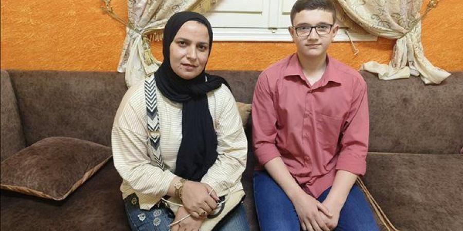 ​"حلمي أبقى دكتور".. "محمد" ثاني الدقهلية في الشهادة الإعدادية الأزهرية يكشف أسباب تفوقه: "القرآن الكريم والتخلي عن الهاتف سر نجاحي" (فيديو وصور)