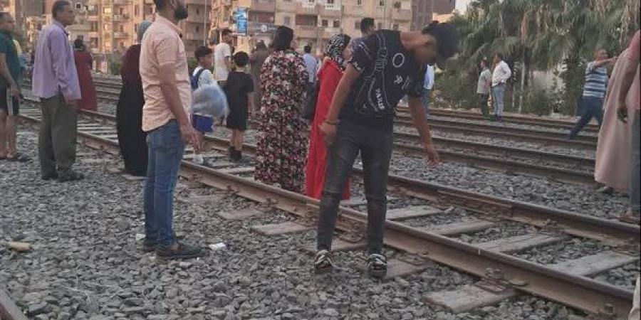 مصرع شخصين أثناء عبورهما شريط السكة الحديد بالقليوبية