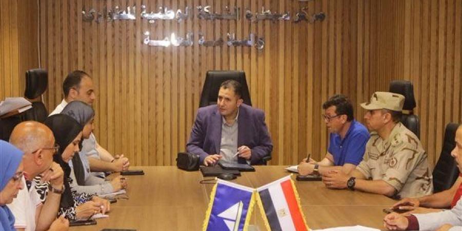 كواليس اجتماع الـ 4 ساعات لمحافظ دمياط داخل شبكة الطوارئ لحسم ملف الإزالات والأزمات