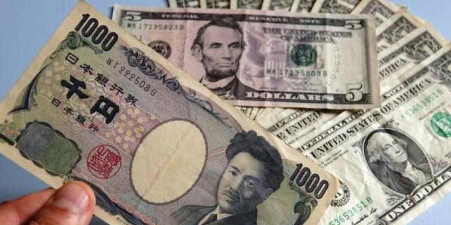 تراجع الين الياباني وانخفاض السندات الحكومية عقب رفع الفائدة