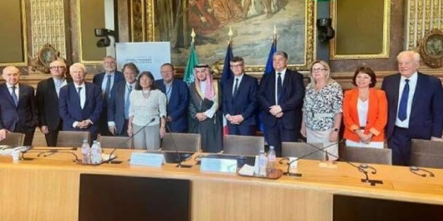 الجبير يناقش في باريس التطورات الإقليمية والدولية مع مجلس الشيوخ الفرنسي