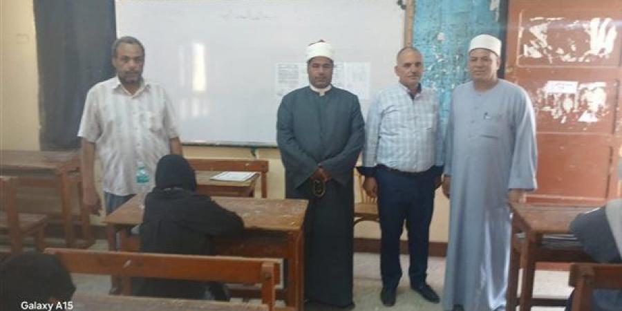 مدير "أزهرية الإسماعيلية" وموفد قطاع المعاهد يتفقدان لجنة بنين أبو راجح الثانوية