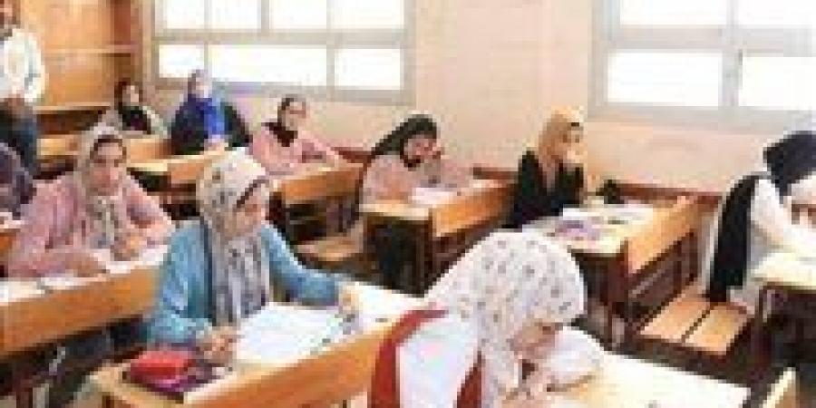 السجن 7 سنوات وغرامة 200 ألف جنيه عقوبة تنتظر المسرب الخارجي للامتحانات.. تفاصيل
