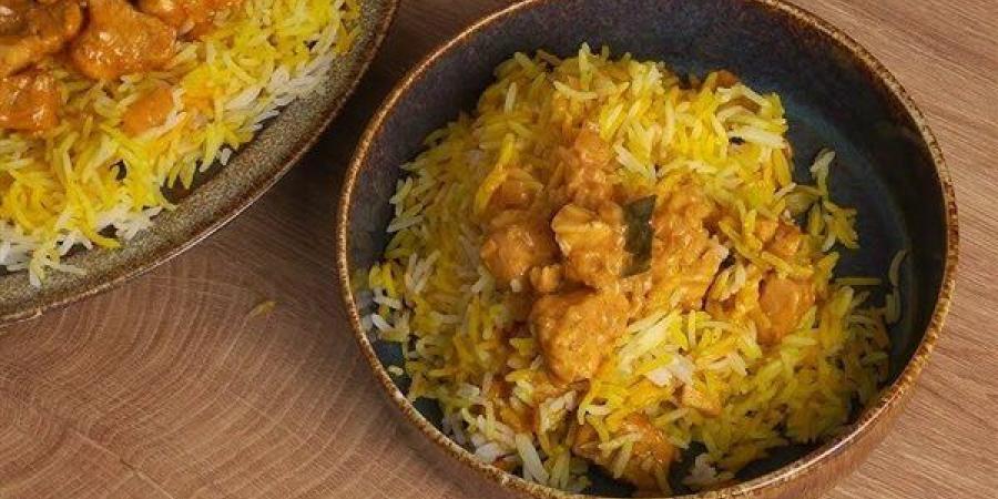 طريقة عمل الأرز بالدجاج والكاري في خطوات سريعة