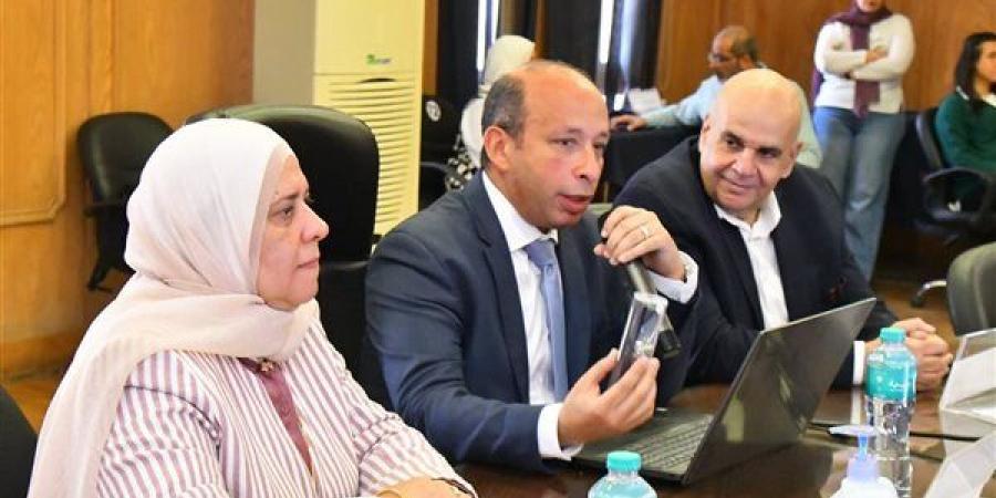 تفاصيل اجتماع مجلس كلية طب قصر العيني.. ربط البرامج الدراسية بالابتكار والصناعة.. تشكيل لجنة لإعداد استراتيجية التعليم والتعلم.. اعتماد قواعد التحويلات وقبول 500 طالب وافد 2026-2027