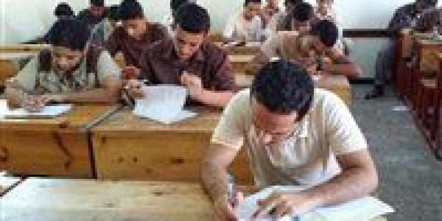 حرمان عام من وضع الامتحانات.. تعرف على عقوبة وضع أسئلة من خارج المنهج