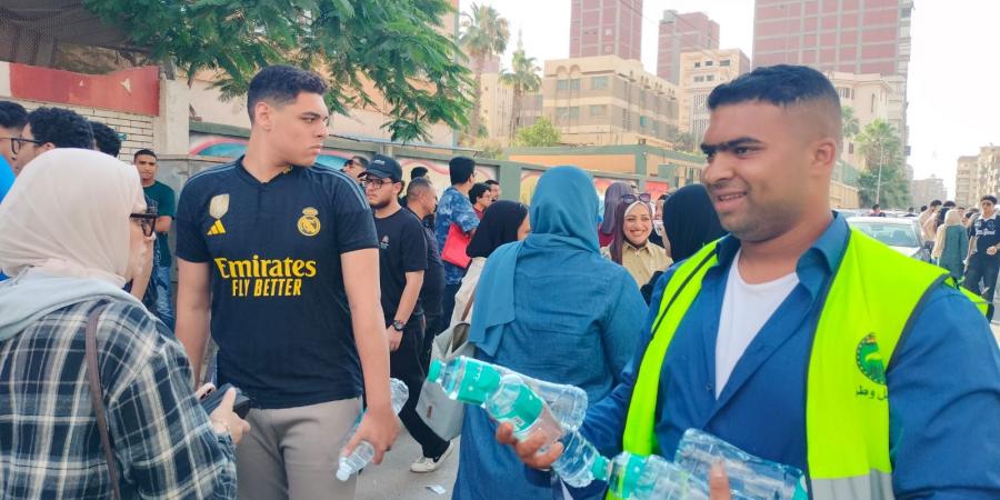 مستقبل وطن الشرقية يطلق مبادرة توزيع المياه المبردة على طلاب الثانوية العامة بالمراكز والمدن