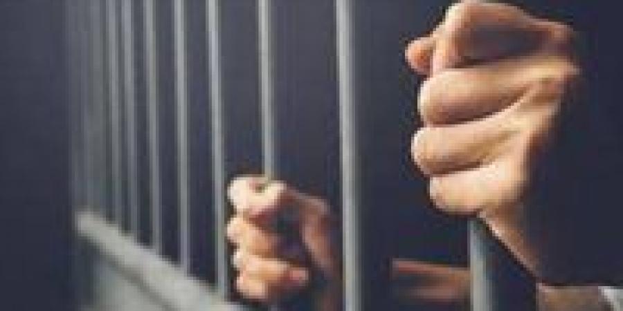 حكم بالسجن 7 سنوات لعاطل سرق طالبًا بالإكراه في الإسكندرية