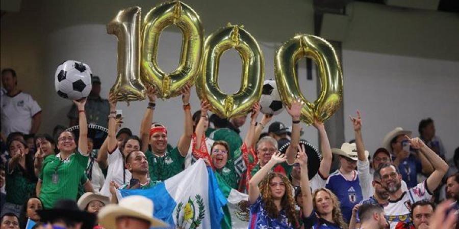 احتفال تاريخي، الجماهير تحتفي بالمباراة رقم 1000 في تاريخ كأس العالم خلال مواجهة تونس واليابان (صور)