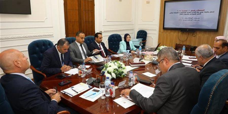 محافظ القاهرة يجري المقابلات الشخصية للمتقدمين للوظائف القيادية