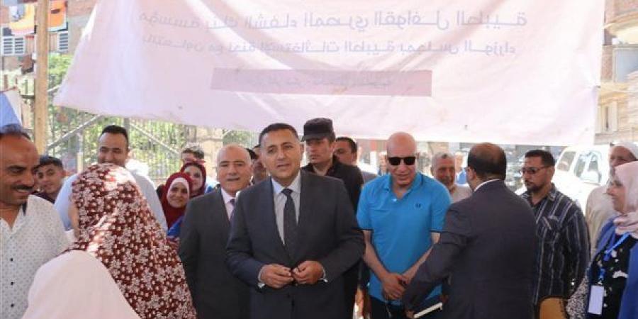 محافظ القليوبية يتفقد أعمال القافلة الطبية المجانية بوحدة البقاشين الصحية بكفر شكر