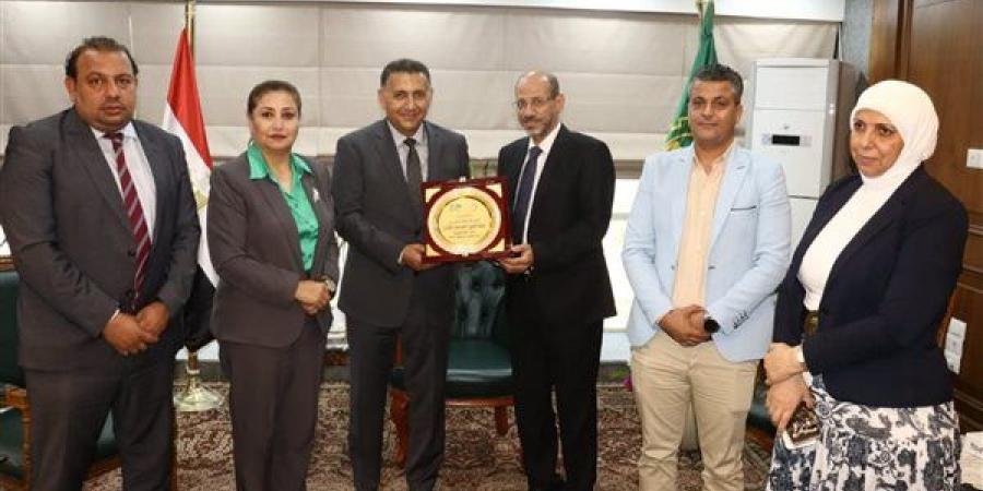 محافظ القليوبية يستقبل وفد اللجنة الطبية والاستغاثات بمجلس الوزراء ومؤسسة بنك الشفاء المصري