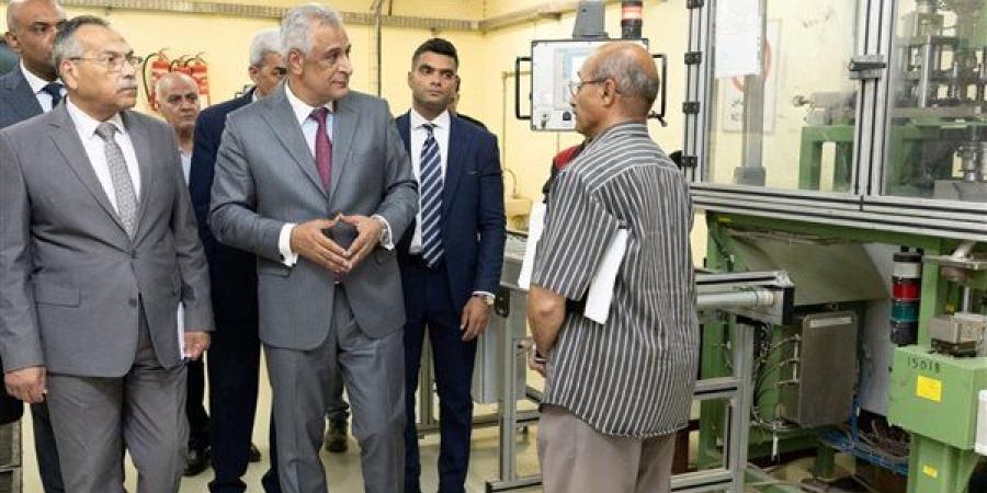في مرور ليلي مفاجئ، وزير الدولة للإنتاج الحربي يتابع سير العمل بشركة أبو زعبل