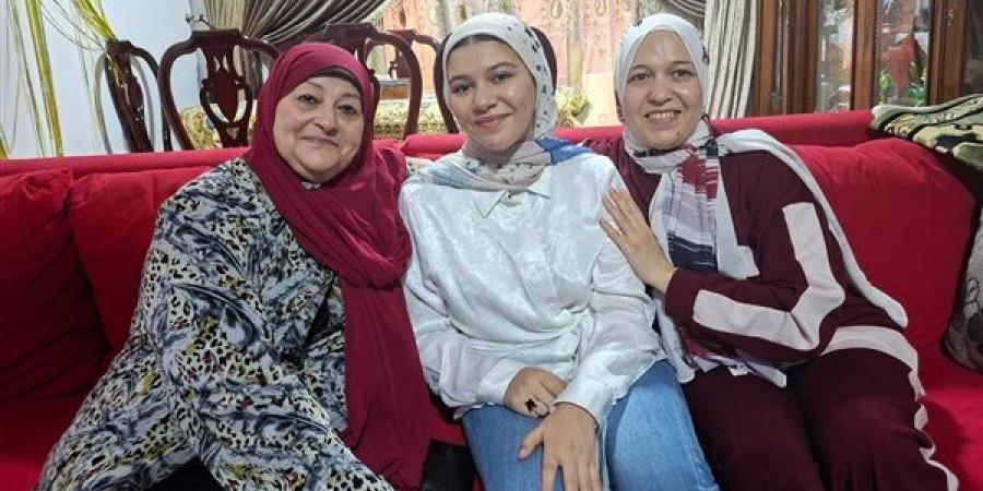 الأولى على إعدادية القليوبية تكشف سر التفوق: بعدت عن الفيس وكلام جدتي منحني الثقة (فيديو)