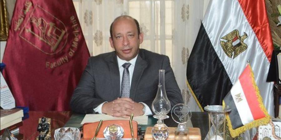 عميد قصر العيني: ملتزمون بتقديم تعليم طبي يضاهي أعلى المعايير العالمية