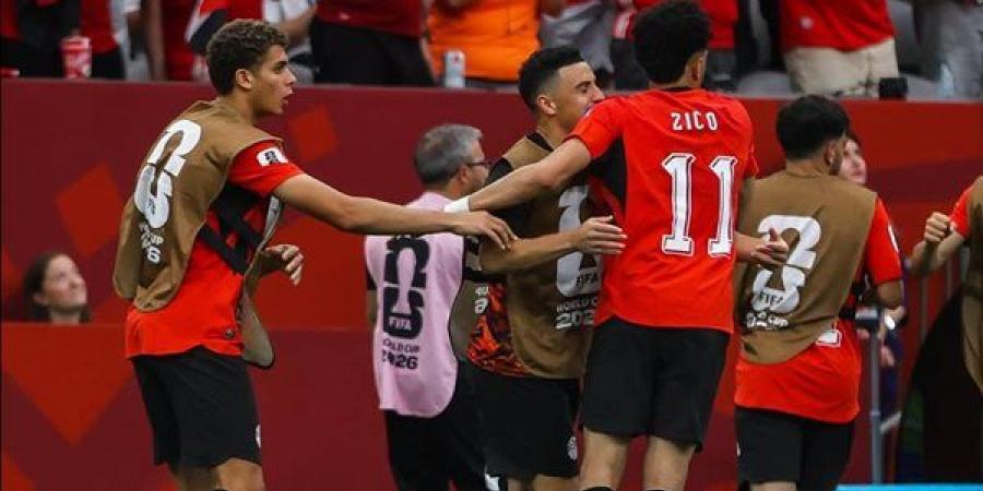شكرا لله، منتخب مصر يقرأ القرآن داخل غرفة الملابس احتفالا بالتأهل لدور الـ32 بكأس العالم (فيديو)