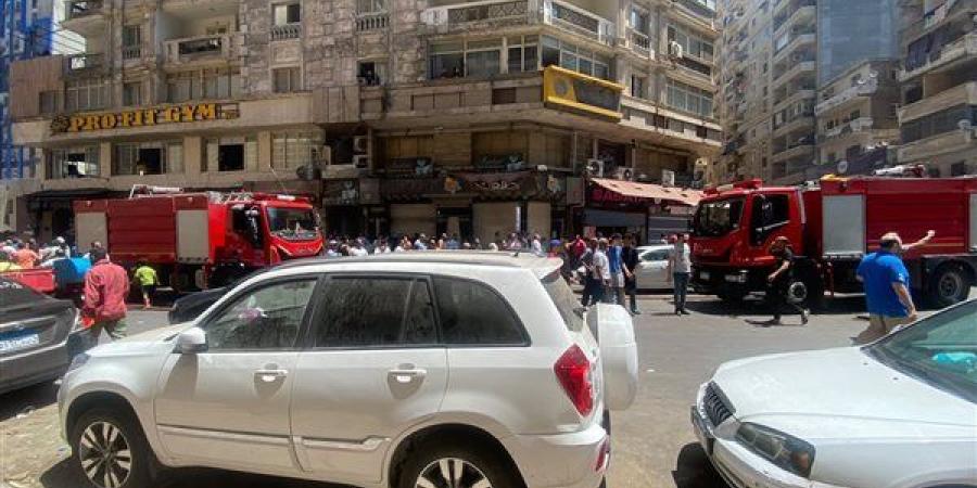 إصابة شخص في حريق بمخزن ملابس بالإسكندرية