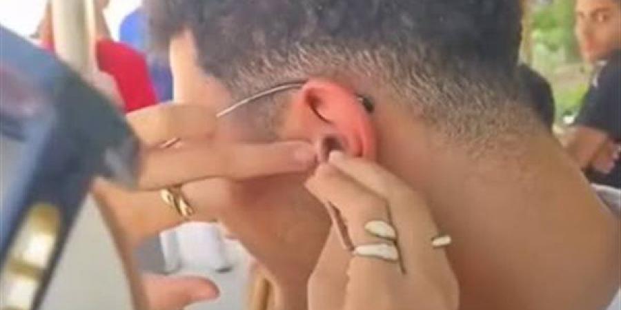 تقاليع جديدة للغش في الثانوية العامة.. سماعات بلوتوث في مناديل ومساطر وآلات حاسبة.. المراقبون يحذرون من أكياس الشيبسي وزجاجات المياه والكمامة.. ويكشفون سر “شفرة مورس” بين الطالبات