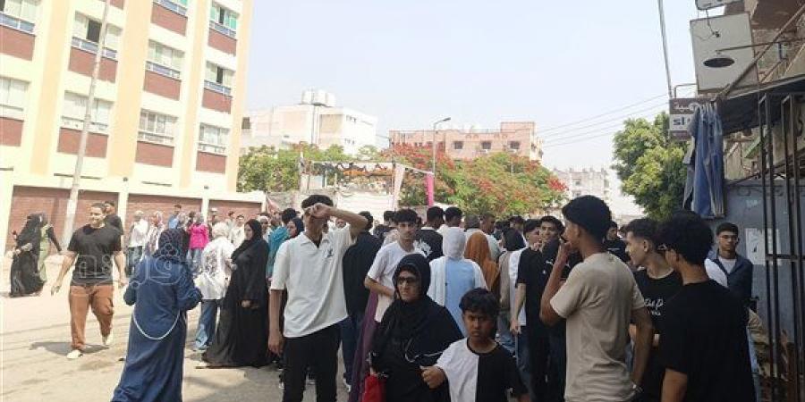 33 ألف طالب بالثانوية العامة في أسيوط يؤدون أولى المواد المضافة للمجموع داخل 73 لجنة