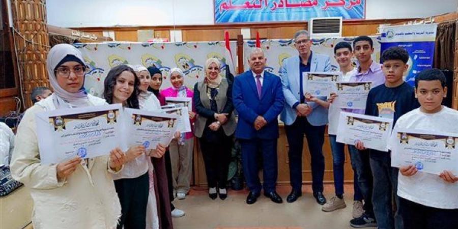 تعليم الفيوم يكرم الحاصلين علي الدرجات النهائية بالشهادة الإعدادية