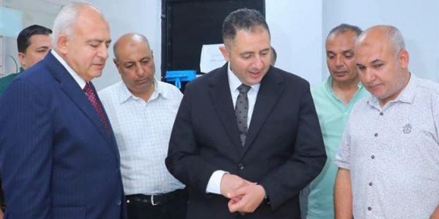 محافظ دمياط يفاجئ المركز التكنولوجي بميت أبو غالب ويوجه بتسريع ملفات المواطنين
