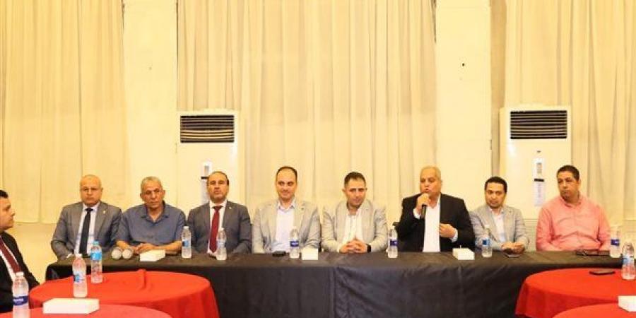 محافظ دمياط يلتقي نقباء المهن الطبية برأس البر لبحث تطوير المنظومة الصحية