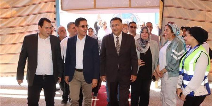محافظ القليوبية ورئيس جامعة بنها يفتتحان القافلة التنموية الشاملة بقرية طحلة